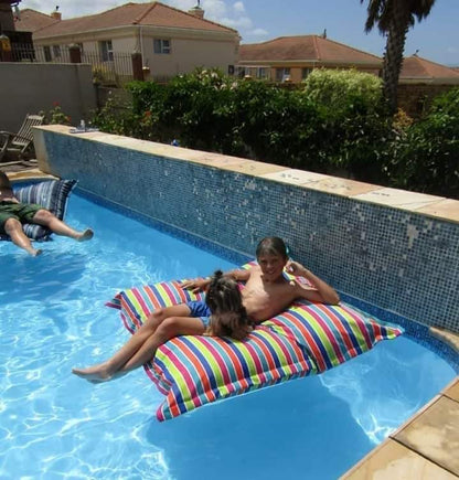 Pool pillow