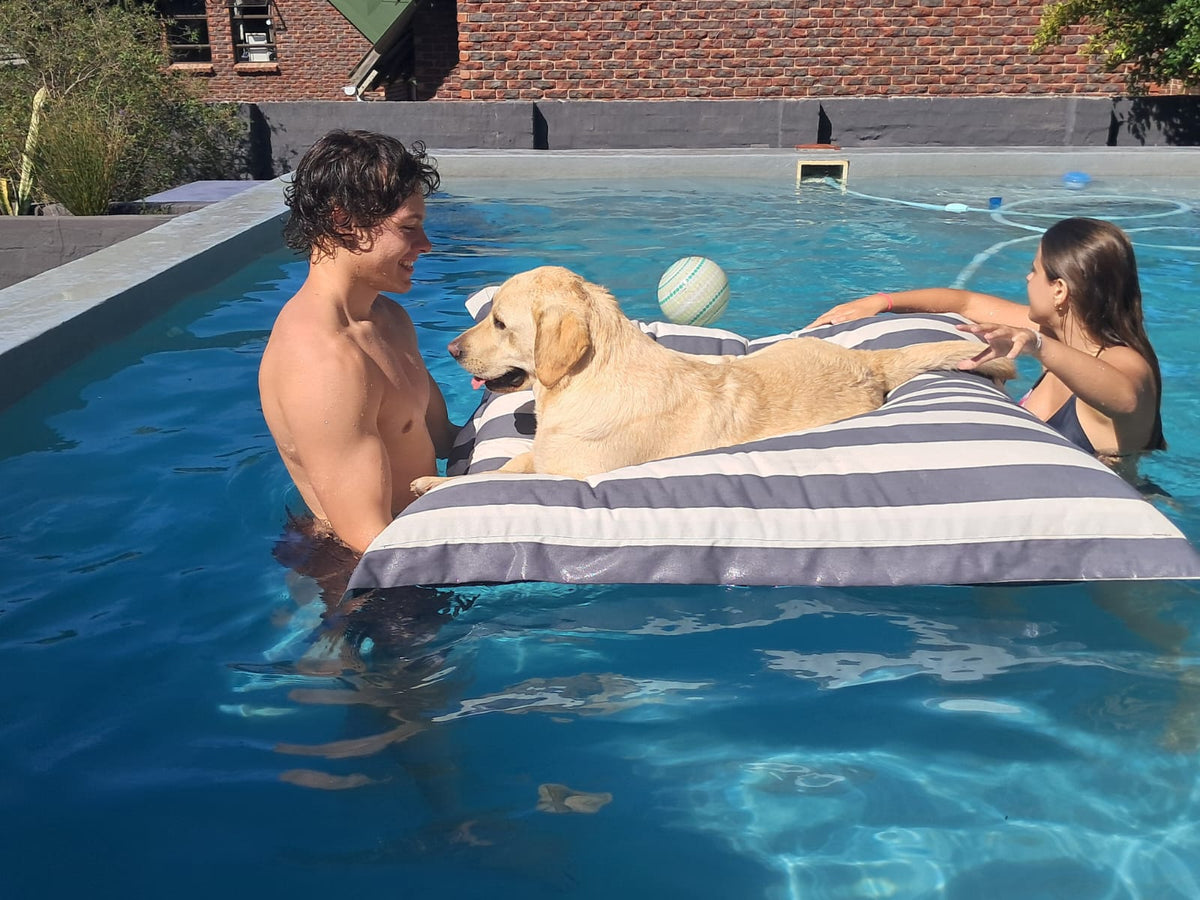 Pool pillow